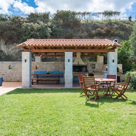 Villa Laga With Pool, 300M To Taverns, Childrens Area, Bbq! Kirianna Exterior foto