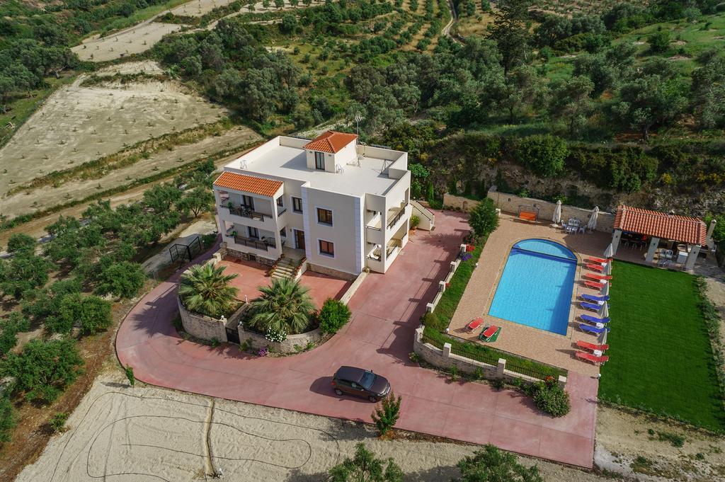 Villa Laga With Pool, 300M To Taverns, Childrens Area, Bbq! Kirianna Exterior foto