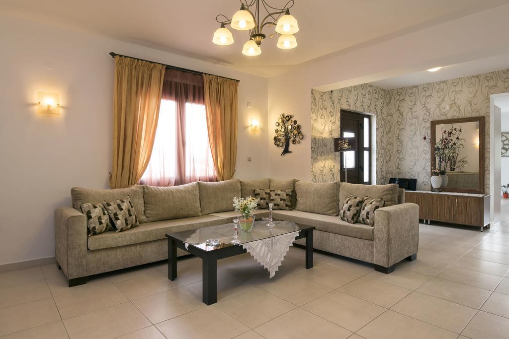 Villa Laga With Pool, 300M To Taverns, Childrens Area, Bbq! Kirianna Exterior foto