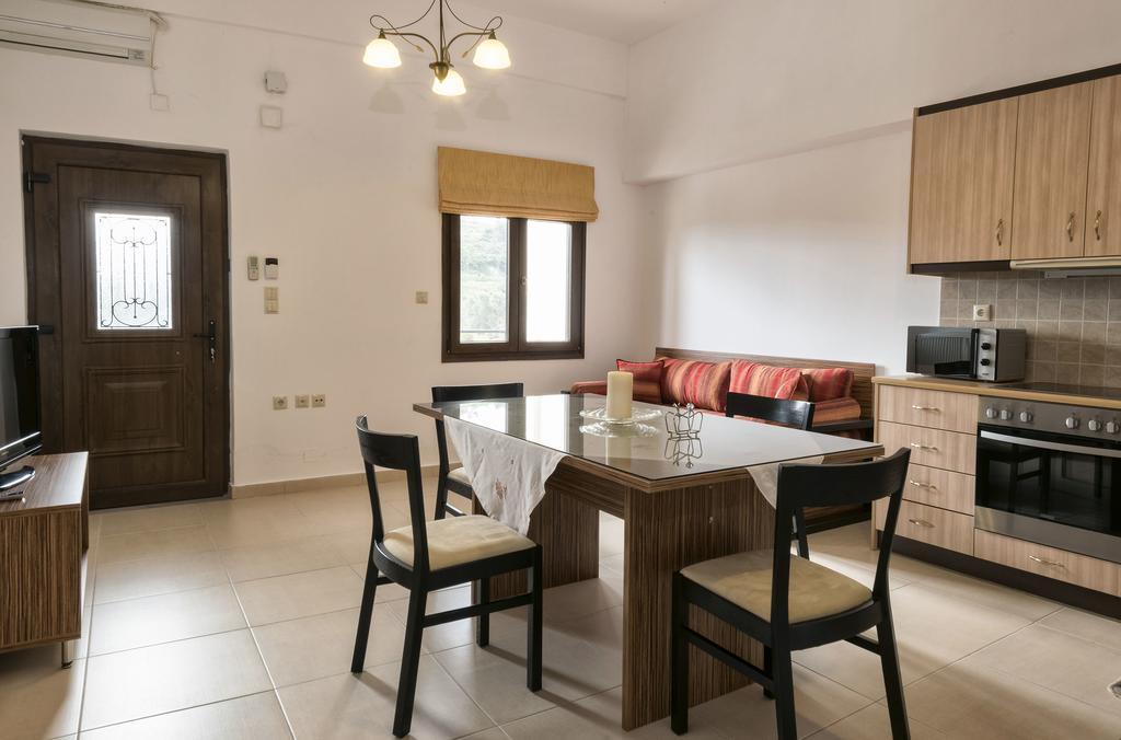 Villa Laga With Pool, 300M To Taverns, Childrens Area, Bbq! Kirianna Exterior foto