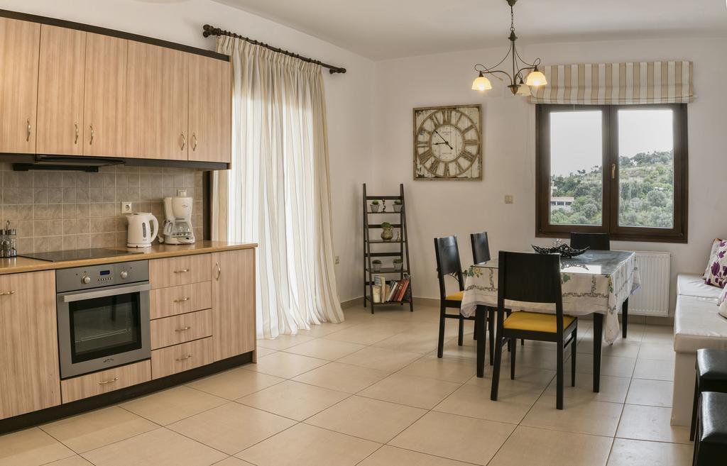 Villa Laga With Pool, 300M To Taverns, Childrens Area, Bbq! Kirianna Exterior foto
