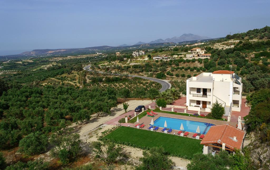 Villa Laga With Pool, 300M To Taverns, Childrens Area, Bbq! Kirianna Exterior foto