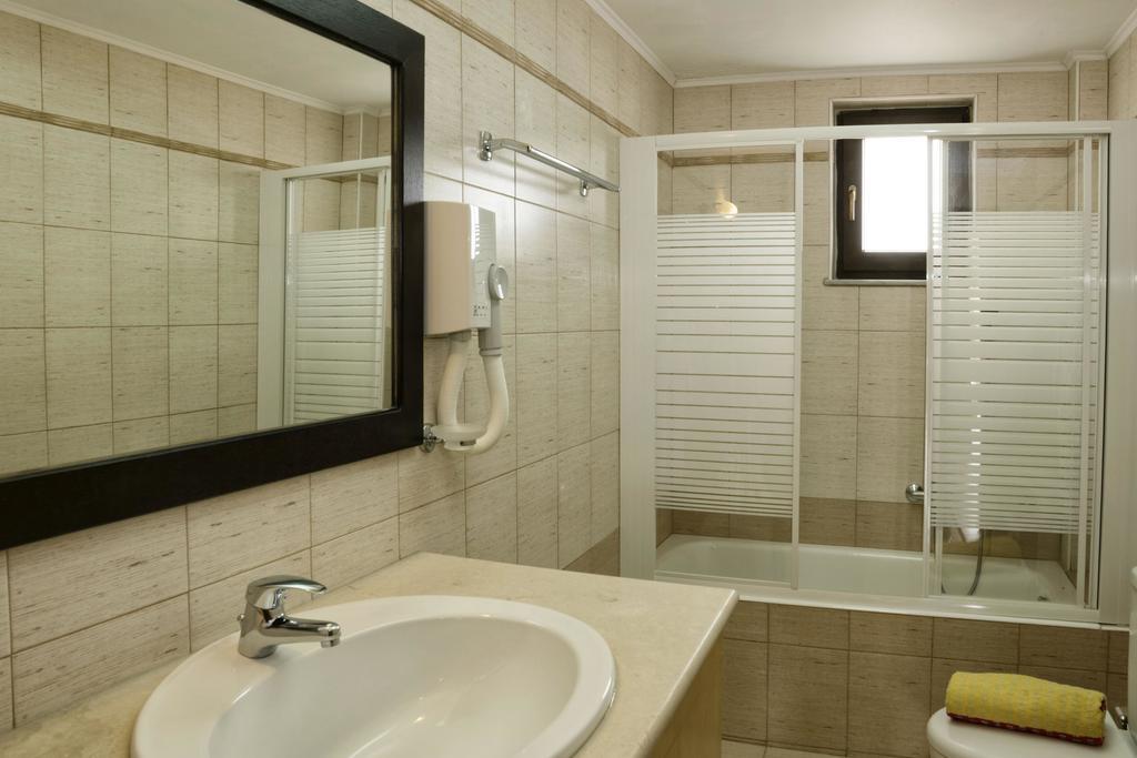 Villa Laga With Pool, 300M To Taverns, Childrens Area, Bbq! Kirianna Exterior foto