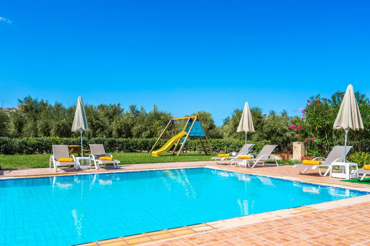 Villa Laga With Pool, 300M To Taverns, Childrens Area, Bbq! Kirianna Exterior foto